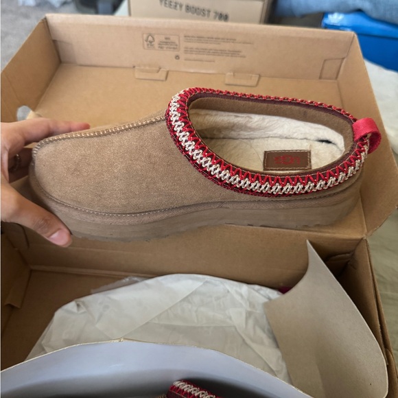 UGG Tan and Red Slippers with Suede Finish - Picture 3 of 6
